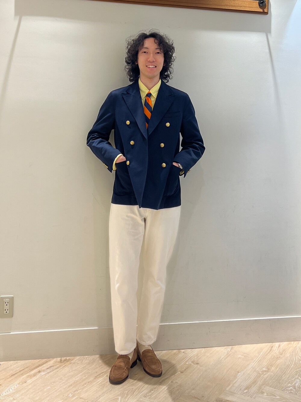 「NOLLEY'S、NOLLEY'S&goodman、ノーリーズ、ノーリーズグッドマン、D.C.WHITE、ディーシーホワイト、d.c.ホワイト、トラッド、トラッドスタイル、ブレザースタイル、ブレザー、ダブルブレストジャケット、ダブルブレスト、春コーデ、アパレルスタッフ」｜「NOLLEY’Sのコインローファーシューズ フェニックス 本革 日本製（ローファー、イエロー系）」を使った、ooiさん（メンズ・178cm）の春コーディネートの1枚目の写真