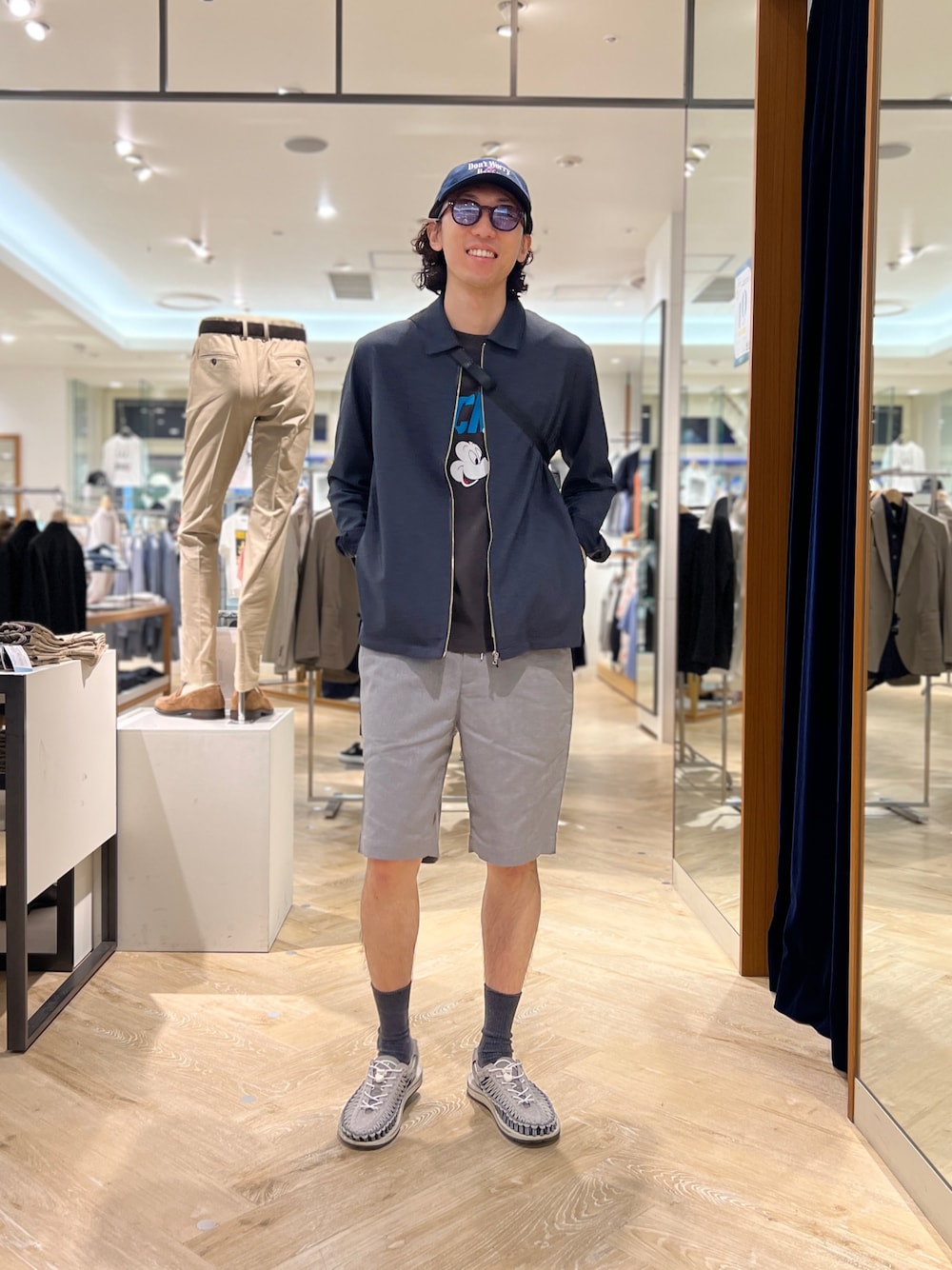 「nolleys 、nolleys、NOLLEY'S、NOLLEY'S&goodman、ノーリーズ、ノーリーズグッドマン、GOOD ROCK SPEED、グッドロックスピード、キャラクターT、キャラクター、ミッキー、ミッキーT、ディズニー、ドリズラージャケット、ドリズラーブルゾン」｜「GOOD ROCK SPEEDの【GOOD ROCK SPEED】別注 アーティスト/キャラクター/企業 プリントTシャツ 25SS（Tシャツ/カットソー、ブラック系）」を使った、ooiさん（メンズ・178cm）の夏コーディネートの1枚目の写真
