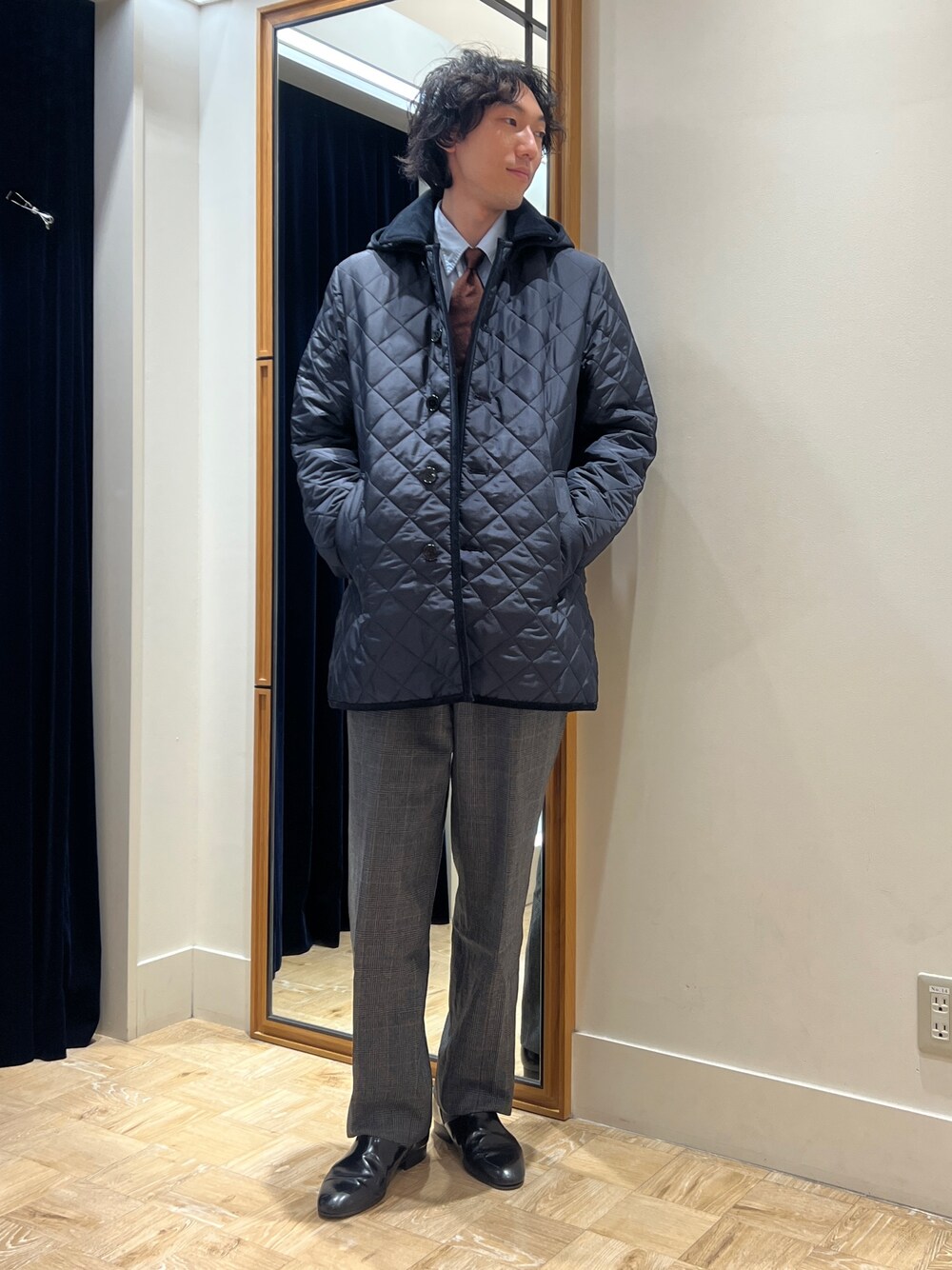 「NOLLEY'S、ノーリーズ、Traditional Weatherwear、ビジネススタイル、ステンカラーコート、キルティングジャケット、キルティング、アウター、コート、ジャケット、いいね、save、フォローお願いします🤑、おしゃれさんと繋がりたい」｜「Traditional Weatherwearの【Traditional WeatherWear】別注 DERBY HOOD キルティングジャケット（ブルゾン、ブルー系）」を使った、ooiさん（メンズ・179cm）の秋コーディネートの1枚目の写真