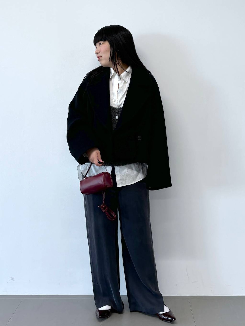 「モード、体型カバー、着痩せ、骨格ウェーブ、BABYLONE、冬コーデ、アウター」｜「BABYLONEの【LA SCAIA】ショルダーmini BAG（ショルダーバッグ、レッド系）」を使った、hiyotenさん（レディース・162cm）の冬コーディネートの1枚目の写真