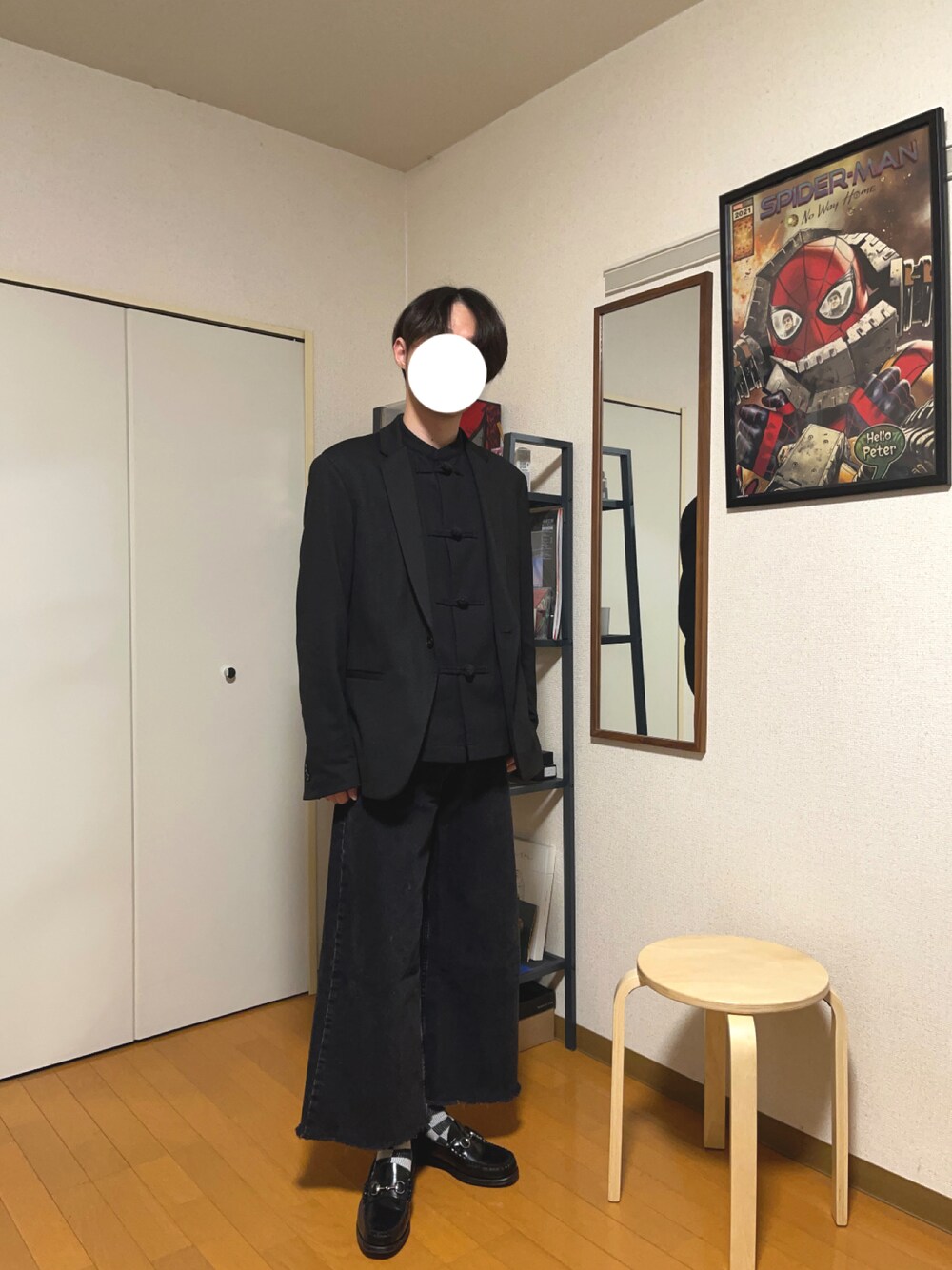 「春のNewスタイル、大人カジュアル、きれいめカジュアル、ブラックコーデ、オールブラック、無印良品、G.H.BASS、ZARA、ローファー、結び釦、シンプル、メンズコーデ、革靴」｜「G.H.BASSのG.H.BASS/BA11775（ローファー、ブラック系）」を使った、kotaroさん（メンズ・168cm）の春コーディネートの1枚目の写真
