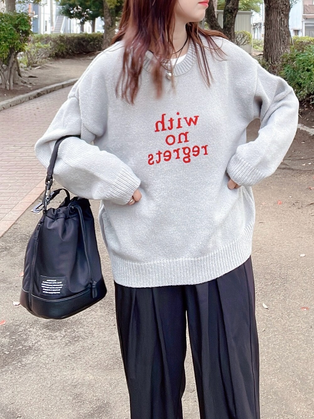 「秋コーデ、シンプルコーデ、スラックス、ニット、オトナカジュアル、and it_、しまむら、ジーユー、プチプラ、メンズライク、パンツコーデ、リラックススタイル、ロゴニット、韓国ファッション」｜「GUのアイテム（ショルダーバッグ、ブラック系）」を使った、qyun000さん（レディース・164cm）の秋コーディネートの1枚目の写真