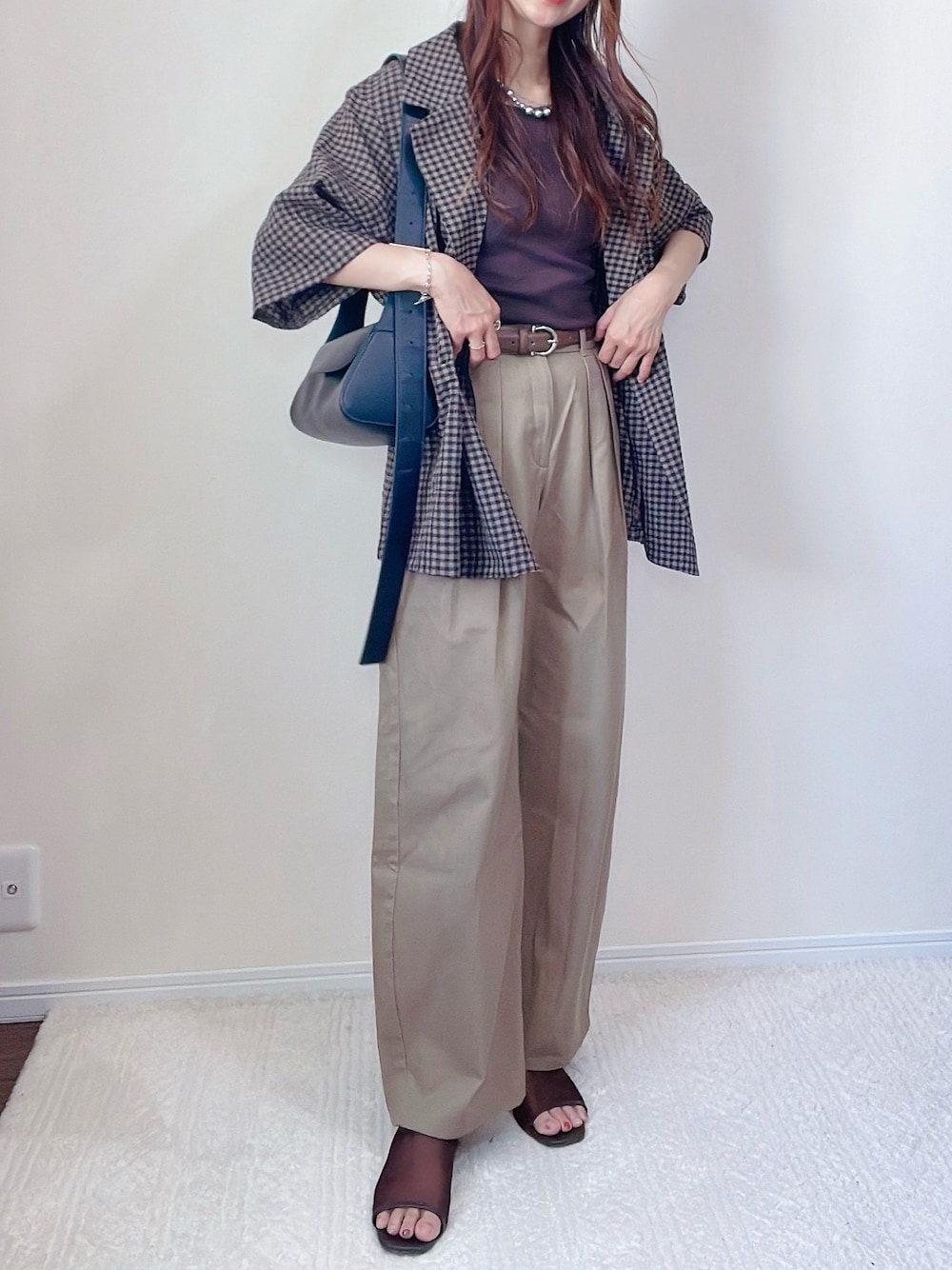 「GU、チノバレルレッグタックパンツ、ブラウンコーデ、夏ルックで気分アップ、大人カジュアルコーデ、夏服、きれいめカジュアル、ゆるシルエット、おしゃれさんと繋がりたい、ジャケット、メンズライク、プチプラ、淡色カジュアル、いいね、save、フォローお願いします🤑」｜「GUのアイテム（チノパンツ、ベージュ系）」を使った、qyun000さん（レディース・164cm）の夏コーディネートの1枚目の写真