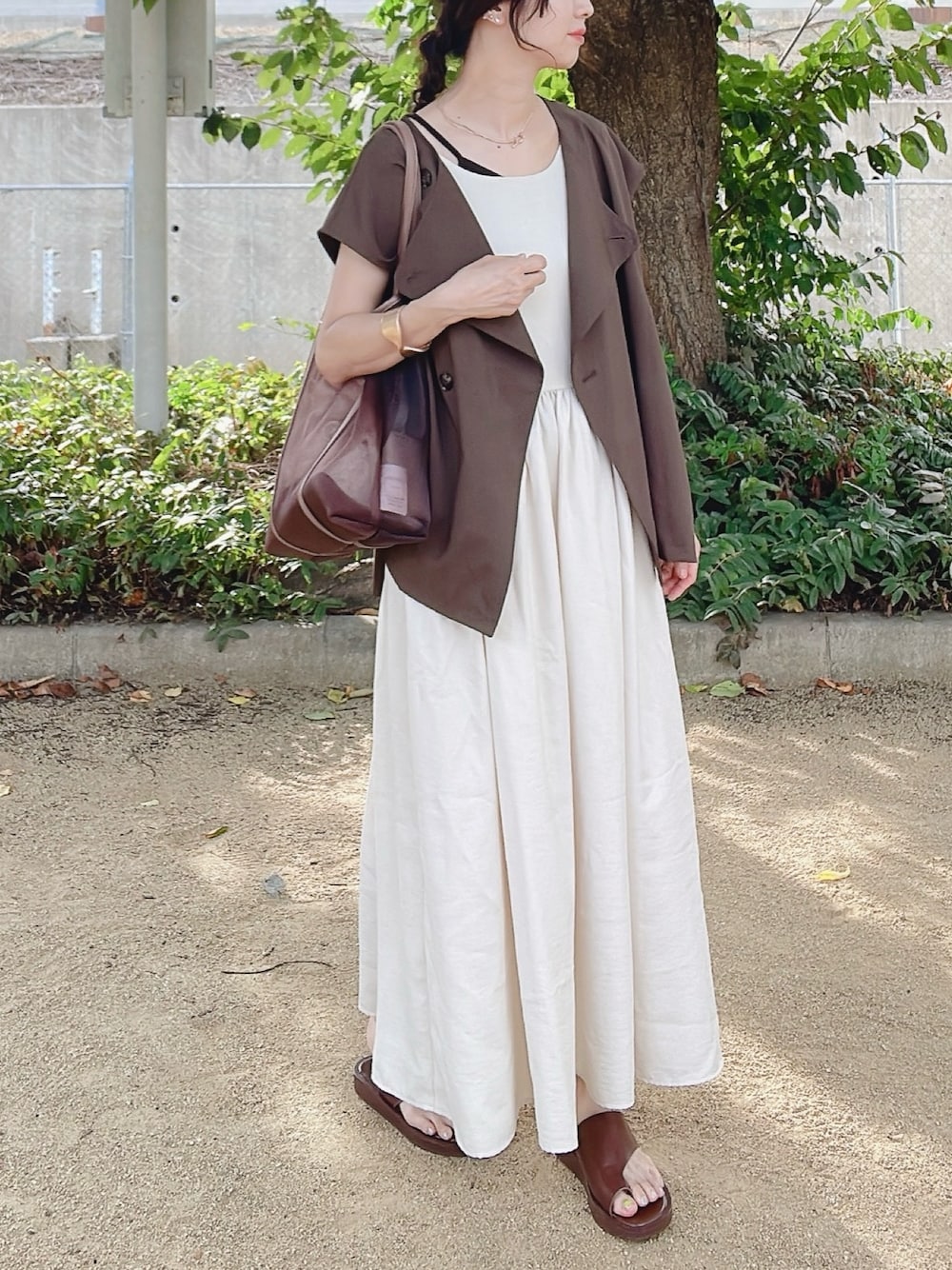 「お出かけコーデ、秋服準備はじめました、お洒落さんとつながりたい、プチプラ、しまむら、ワンピーススタイル、オトナ女子、秋カラー、淡色コーデ、プチプラコーデ、きれいめコーディネート、きれいめカジュアル」｜「しまむらのアイテム（ベスト、ブラウン系）」を使った、qyun000さん（レディース・164cm）の夏コーディネートの1枚目の写真