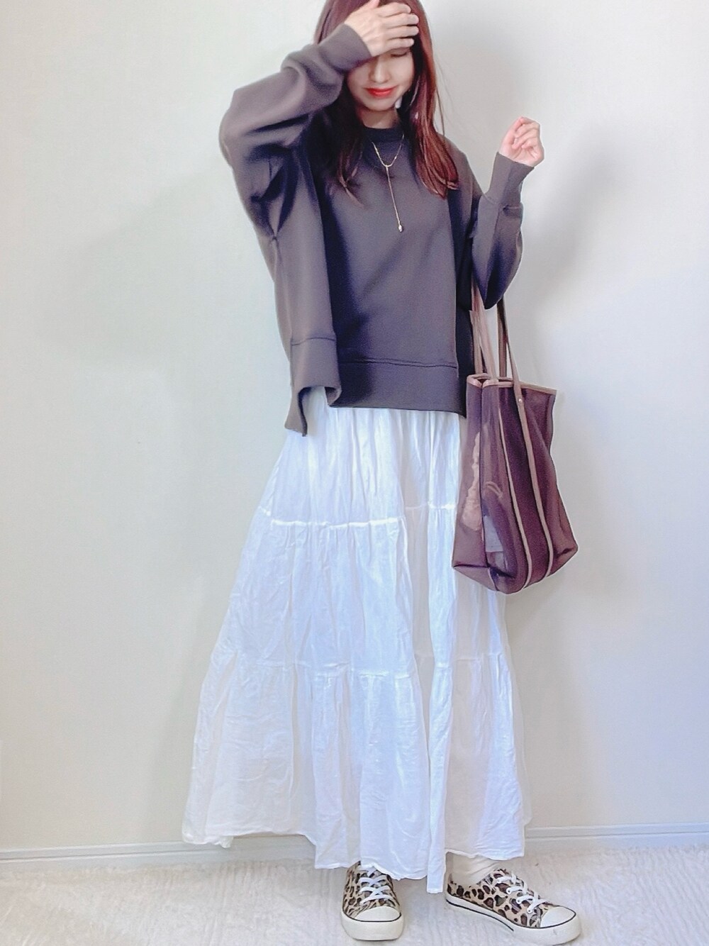 「秋っぽコーデ更新中、オトナ女子、秋服準備はじめました、きれいめカジュアル、ブラウンコーデ、おしゃれさんと繋がりたい、スカートコーデ、ブラウン、カジュアルガーリー、アンドイット、トレンドカラー、淡色コーデ」｜「and it_のダンボールニットワイドプルオーバー（スウェット、ブラウン系）」を使った、qyun000さん（レディース・164cm）の秋コーディネートの1枚目の写真