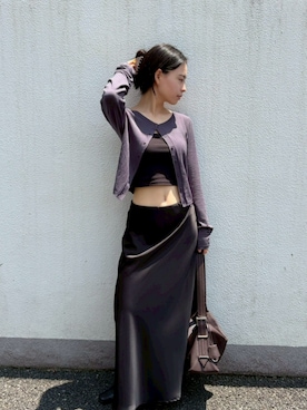 「kiehtova（キエトヴァ）の【kiehtova】SATIN FLARED SKIRT/サテンフレアスカート（スカート、ブラック系）」を使った、h.o.v_officialさん（レディース・160cm）の夏コーディネート