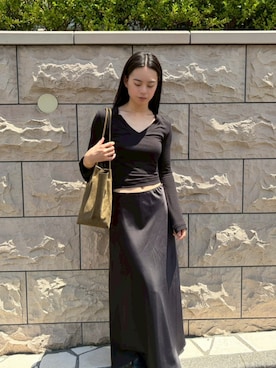 「kiehtova（キエトヴァ）の【kiehtova】SATIN FLARED SKIRT/サテンフレアスカート（スカート、ブラック系）」を使った、h.o.v_officialさん（レディース・160cm）の夏コーディネート