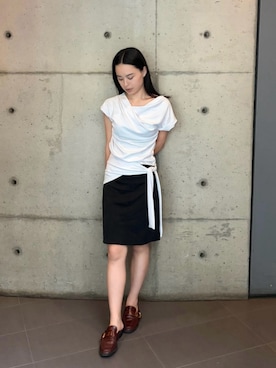 「kiehtova（キエトヴァ）の【kiehtova】SIENA DRAPE TOPS/シエナ ドレープトップス（Tシャツ/カットソー、ホワイト系）」を使った、h.o.v_officialさん（レディース・160cm）の秋コーディネート