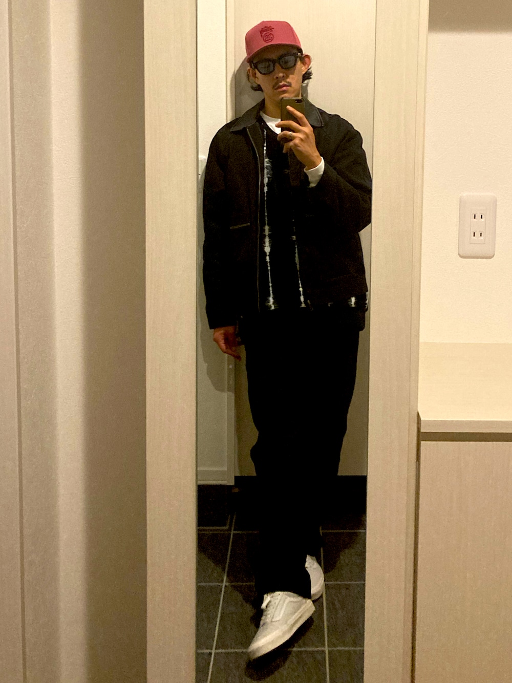 Supreme のアイテムを使った「ニットベスト」の人気ファッション