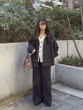 「CASPER JOHN（キャスパージョン）のアイテム（スラックス）」を使った、KURUMIさん（レディース・159cm）の春コーディネート