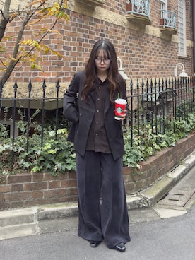 「CASPER JOHN（キャスパージョン）のアイテム（スラックス）」を使った、KURUMIさん（レディース・159cm）の秋コーディネート