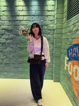 「junoah（ジュノア）のスタンドカラーシアーショートシャツ（シャツ/ブラウス、グリーン系）」を使った、hirariさん（レディース・160cm）の夏コーディネート