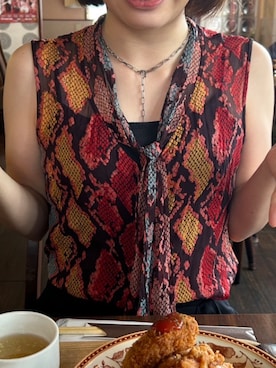 「アイテム（タンクトップ、レッド系）」を使った、木木さん（レディース・159cm）の秋コーディネート