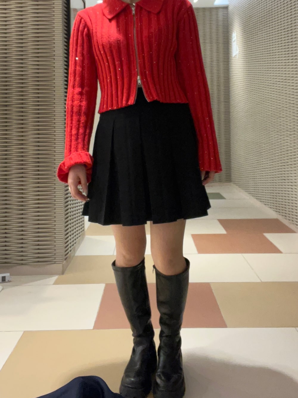 「休日コーデ、アパレル店員、wcloset、LOWRYS FARM、ootd」｜「w closetのアイテム（カーディガン/ボレロ、レッド系）」を使った、暖乃さん（レディース・159cm）の冬コーディネートの1枚目の写真