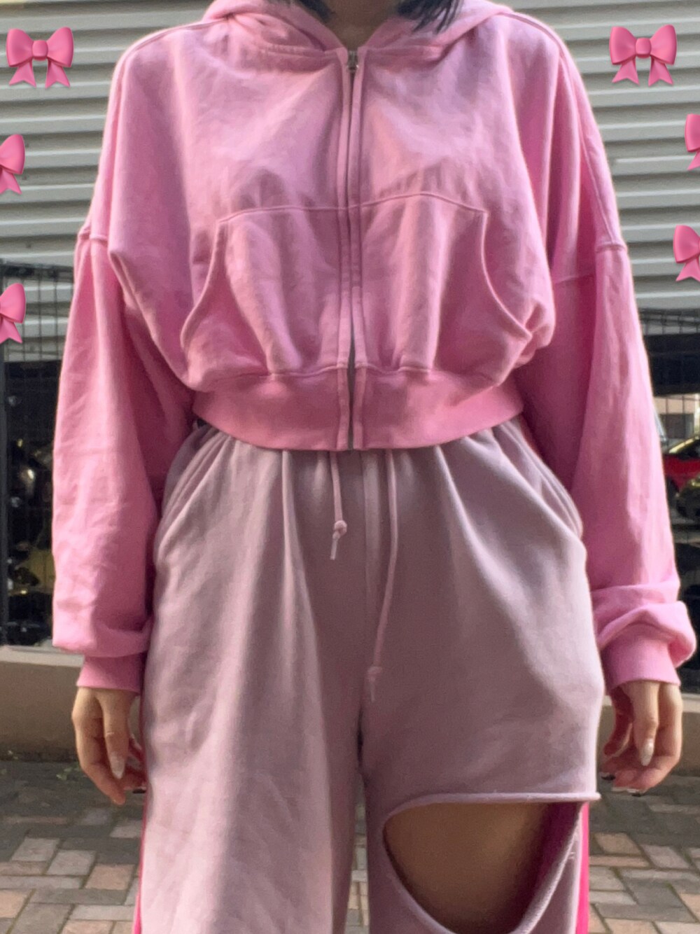 「アパレルスタッフ、ootd、スウェットパンツ、出勤コーデ、休日コーデ」｜「H&Mのアイテム（パーカー、ピンク系）」を使った、暖乃さん（レディース・159cm）の冬コーディネートの1枚目の写真