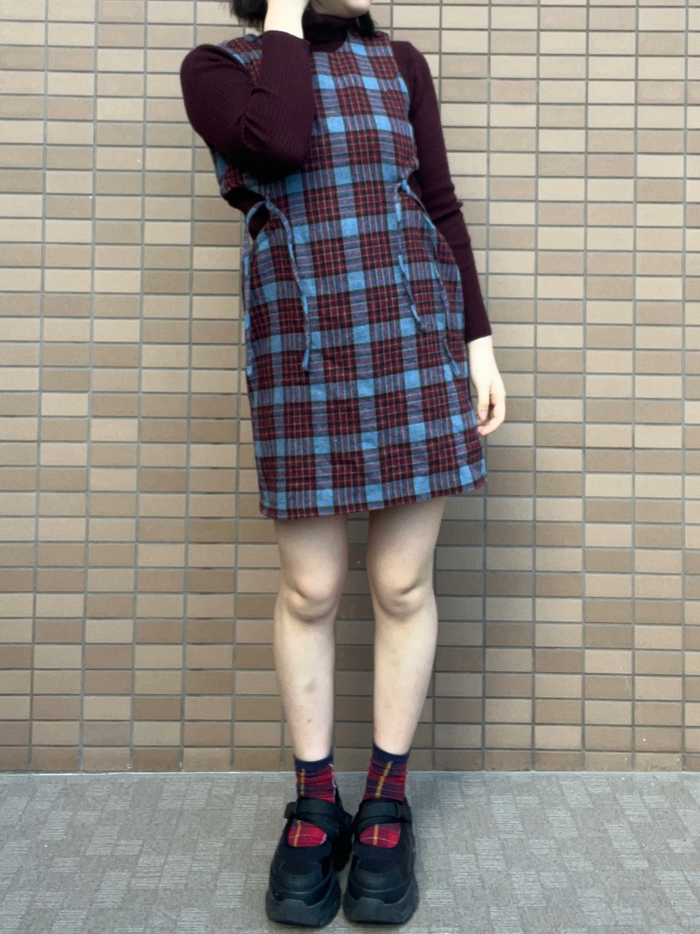 「春のNewスタイル、TINA:JOJUN、JEANASIS、アパレルスタッフ、ootd、出勤コーデ、今日のコーデ、春服、春ファッション」｜「TINA：JOJUNのチェック柄 ミニ丈ジャンスカ TINA：JOJUN（ワンピース、レッド系）」を使った、暖乃さん（レディース・159cm）の春コーディネートの1枚目の写真