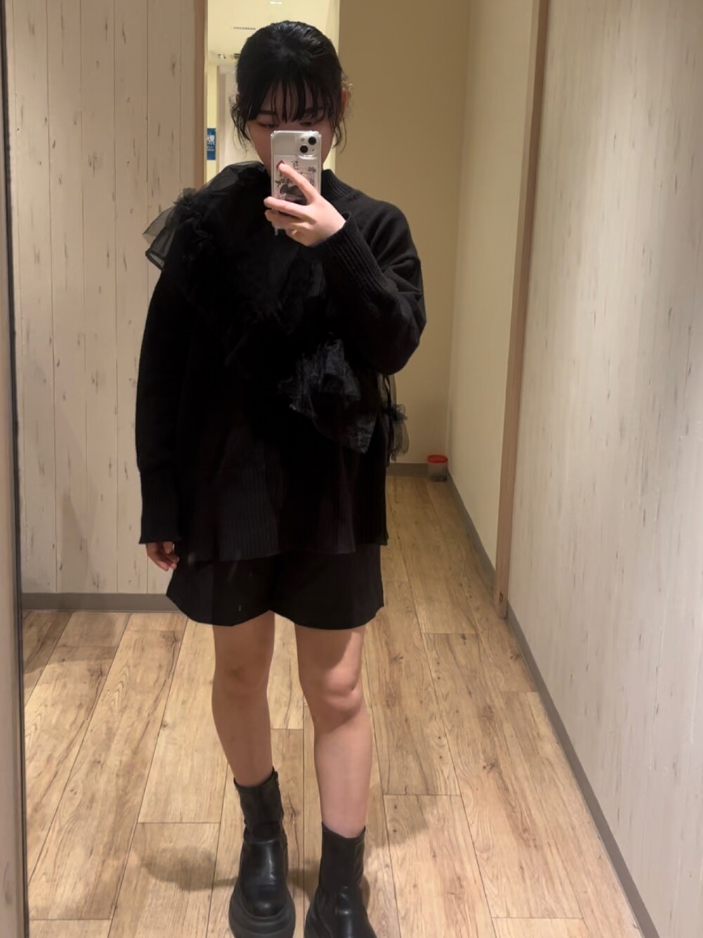 「LOWRYS FARM、出勤コーデ、ootd、アパレルスタッフ、アパレル店員、トレンド、チュール」｜「LOWRYS FARMのアイテム（ニット/セーター、ブラック系）」を使った、暖乃さん（レディース・159cm）の冬コーディネートの1枚目の写真