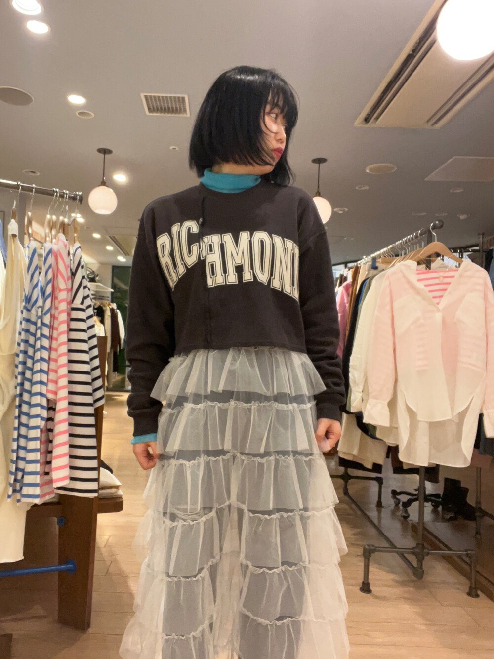 「春のおしゃ見えテクニック、チュールスカート、アパレルスタッフ、アパレル店員、出勤コーデ、ootd」｜「LOWRYS FARMのアイテム（スウェット、ブラック系）」を使った、暖乃さん（レディース・159cm）の春コーディネートの1枚目の写真