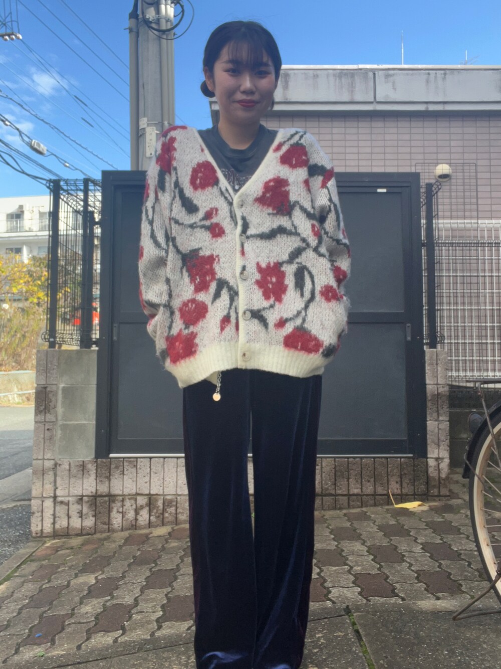 「新星WEARISTAにエントリー、ootd、お洒落さんとつながりたい、アパレルスタッフ、アパレル店員、LOWRYS FARM、rodeo crowns、出勤コーデ」｜「Rodeo Crownsのアイテム（カーディガン/ボレロ、ホワイト系）」を使った、暖乃さん（レディース・159cm）の冬コーディネートの1枚目の写真