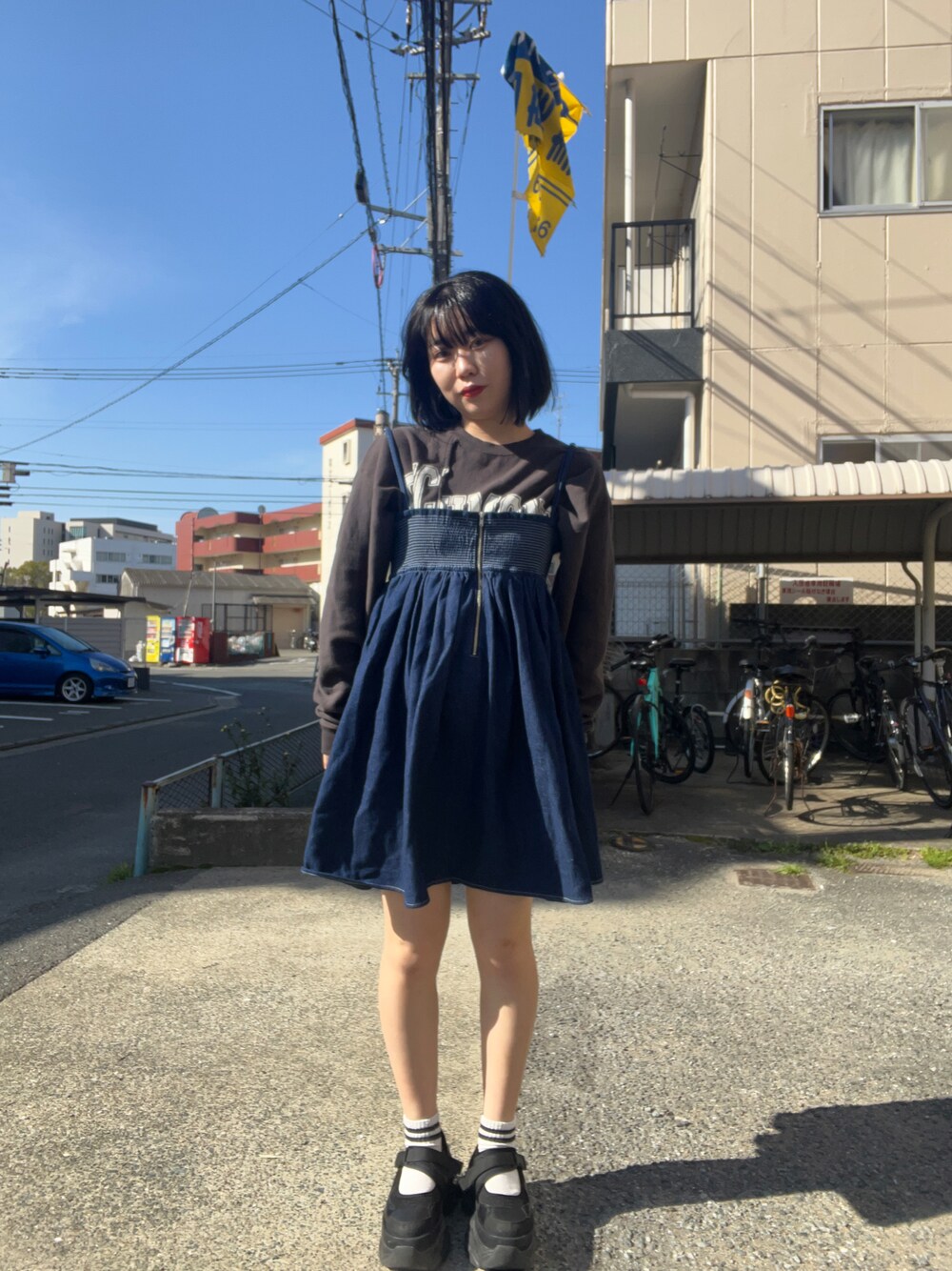 「LOWRYS FARM、JEANASIS、アパレルスタッフ、出勤コーデ、春のおしゃ見えテクニック、ootd、スタッフコラボワンピース、春コーデ」｜「LOWRYS FARMのアイテム（オールインワン・サロペット、ブルー系）」を使った、暖乃さん（レディース・159cm）の春コーディネートの1枚目の写真