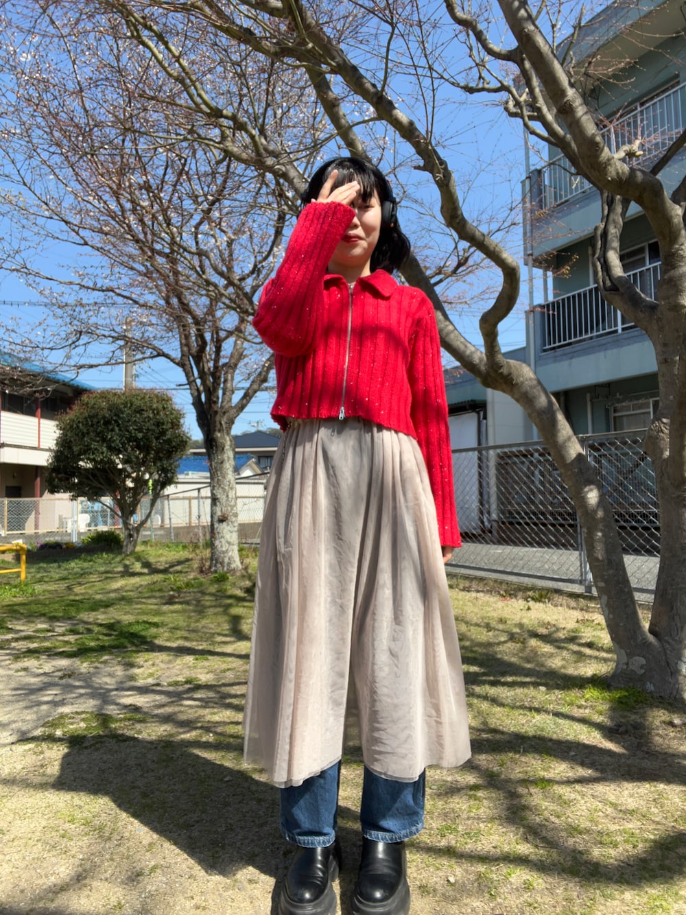 「春、春ファッション、着回しコーデ、アパレルスタッフ、アパレル店員、出勤コーデ、ootd、Fukuoka、春カラー」｜「w closetのスパンコールZIPニット（ニット/セーター、レッド系）」を使った、暖乃さん（レディース・159cm）の春コーディネートの1枚目の写真