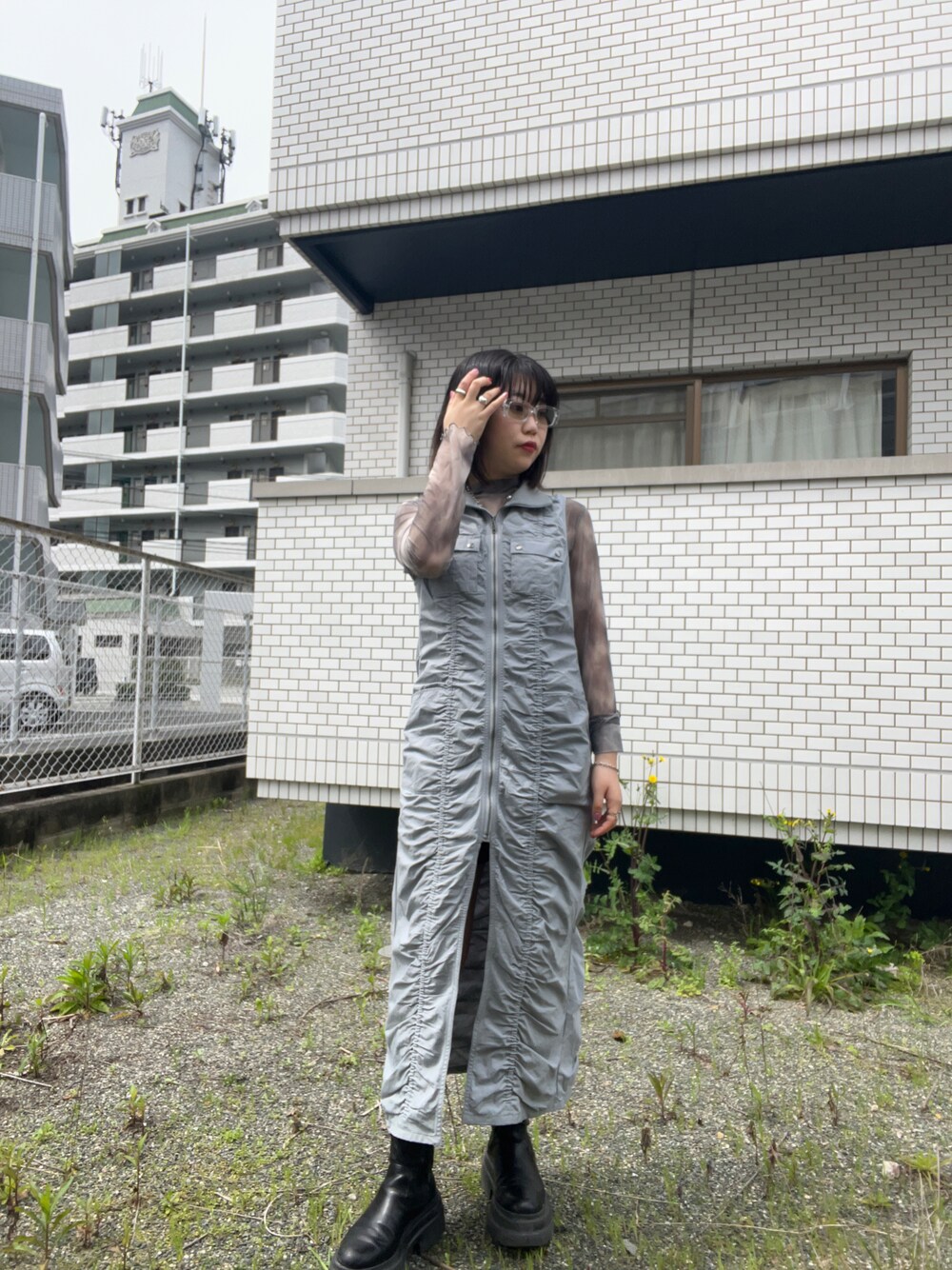 「春のNewスタイル、laguagem、LOWRYS FARM、アパレルスタッフ、春服コーデ、春服、ootd、出勤コーデ、メガネ女子、韓国ファッション、お花見コーデ」｜「LAGUA GEMのNECK RIB NYLON MIX ワンピース（ワンピース、グレー系）」を使った、暖乃さん（レディース・159cm）の春コーディネートの1枚目の写真