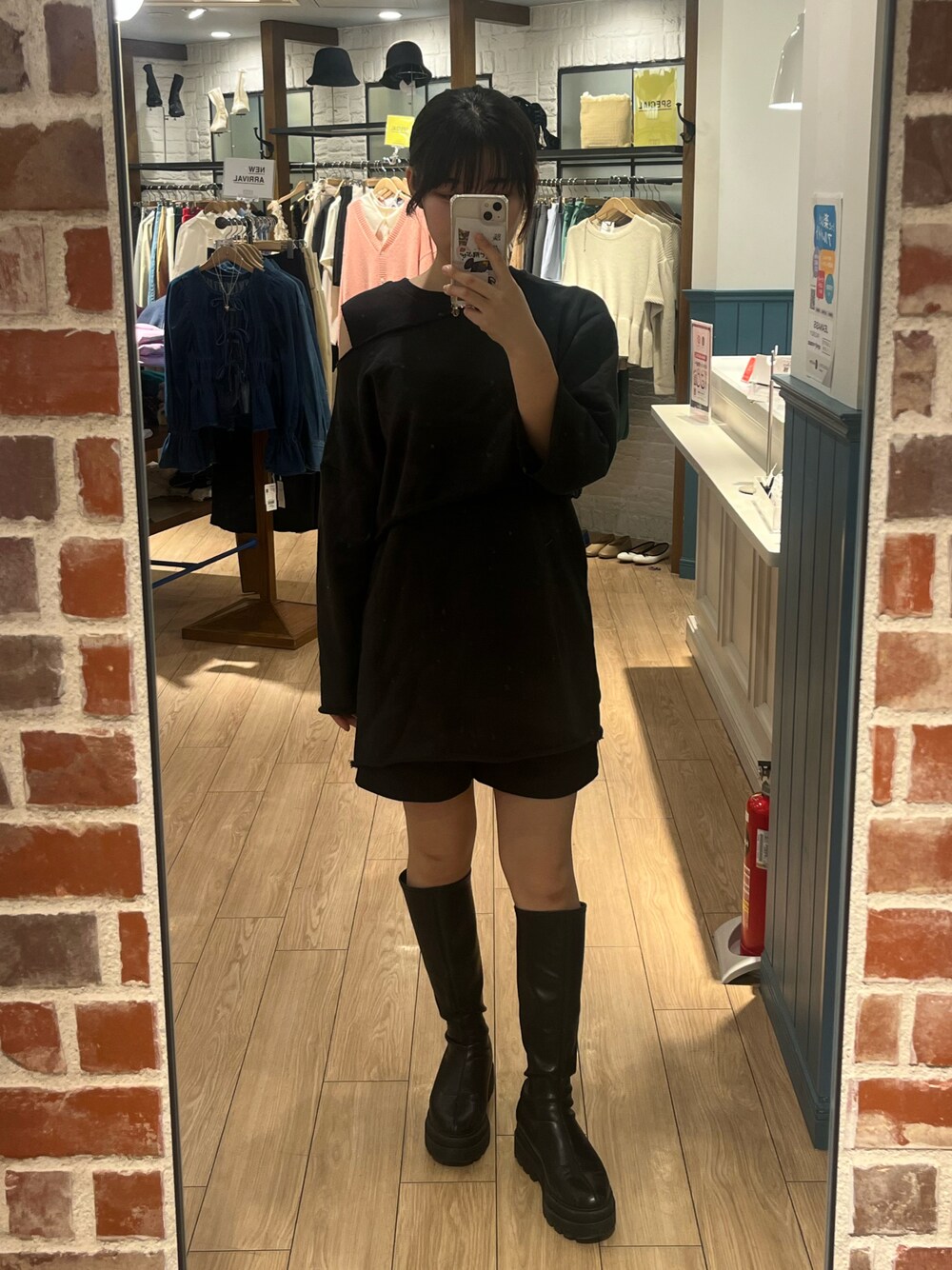 「LOWRYS FARM、アパレルスタッフ、出勤コーデ、春服、ootd」｜「LOWRYS FARMのアイテム（トップス、ブラック系）」を使った、暖乃さん（レディース・159cm）の冬コーディネートの1枚目の写真