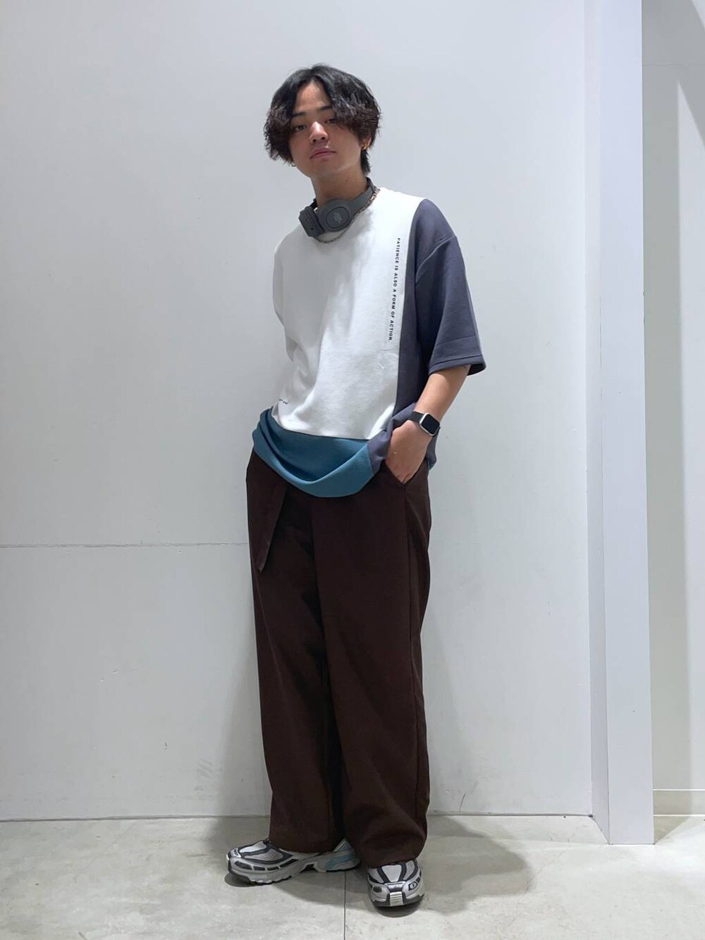 「着痩せ・細見え、高見え、リラックス、LAKOLE、おでかけ、ラフ、休日コーデ、夏コーデ、秋コーデ、ワイドパンツ、シンプルコーデ、シンプル、オーバーサイズ、Tシャツ」｜「LAKOLEのスムースTRベルトワイド / 129338（その他パンツ、ブラウン系）」を使った、せとやんさん（メンズ・170cm）の夏コーディネートの1枚目の写真