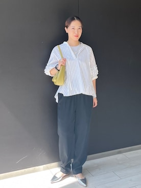 「アイテム（ニット/セーター、シルバー系）」を使った、中林さん（レディース・157cm）の夏コーディネート