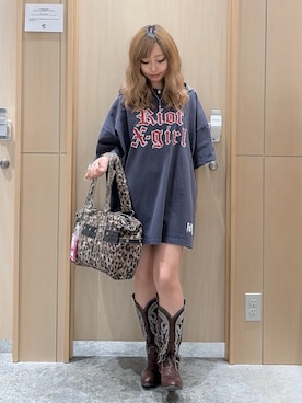 「Champion（チャンピオン）のChampion for X-girl FADED LOGO S/S BIG TEE DRESS（ワンピース、ブルー系）」を使った、シものゆいかさん（レディース・145cm）の春コーディネート