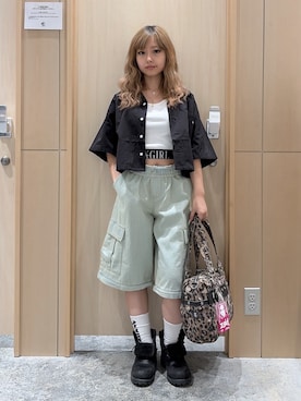 「X-girl（エックスガール）のARCH LOGO AND FACE OPEN COLLAR CROPPED SHIRT（シャツ/ブラウス、ブラック系）」を使った、シものゆいかさん（レディース・145cm）の春コーディネート