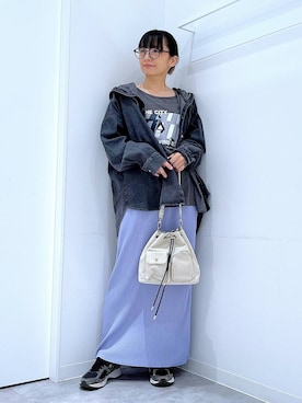 「アイテム（バレッタ/ヘアクリップ、グレー系）」を使った、あおき@LAKOLE海老名さん（レディース・156cm）の春コーディネート
