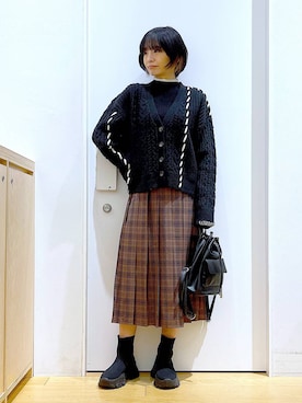 「アイテム（スカート、ブラウン系）」を使った、あおき@LAKOLE海老名さん（レディース・156cm）の冬コーディネート