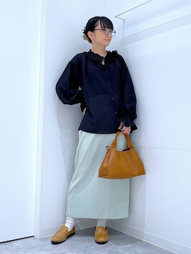 「アイテム（バレッタ/ヘアクリップ、グレー系）」を使った、あおき@LAKOLE海老名さん（レディース・156cm）の春コーディネート