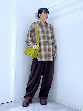 「アイテム（ヘアアクセサリー、グレー系）」を使った、あおき@LAKOLE海老名さん（レディース・156cm）の秋コーディネート