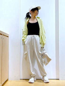 「若見え」｜「アイテム（スウェットパンツ）」を使った、あおき@LAKOLE海老名さん（レディース・156cm）の春コーディネート