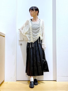 「レザー」｜「アイテム（ヘアアクセサリー）」を使った、あおき@LAKOLE海老名さん（レディース・156cm）の秋コーディネート