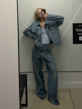「Calvin Klein（カルバン・クライン）のアイテム（トップス、ブルー系）」を使った、Tsujita Rinoさん（レディース・153cm）の秋コーディネート