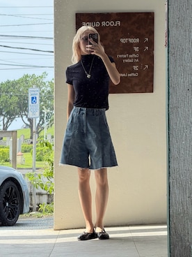 「MOUSSY（マウジー）のTUCKED COCOON BERMUDA ショーツ（デニムパンツ、ブルー系）」を使った、Tsujita Rinoさん（レディース・153cm）の秋コーディネート