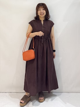 「OPAQUE.CLIP（オペークドットクリップ）のアイレットレース刺繍ワンピース【洗える】（ワンピース、ブラウン系）」を使った、nakkoさん（レディース・154cm）の夏コーディネート