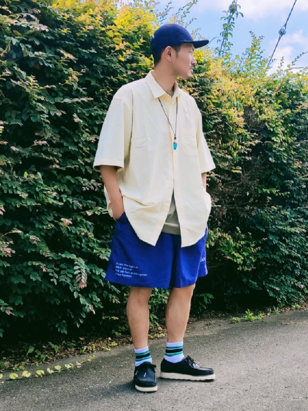 「シンプル、夏コーデ、休日スタイル、モカシン、ビッグシルエット、韓国ファッション、ナイロンパンツ、ショートパンツ、シャツスタイル、フェススタイル、キャップ、ラフ、プチプラ、お出かけコーデ」｜「CIAOPANIC TYPYのワラビーシューズ（その他シューズ、ブラック系）」を使った、Kentaさん（メンズ・173cm）の夏コーディネートの1枚目の写真