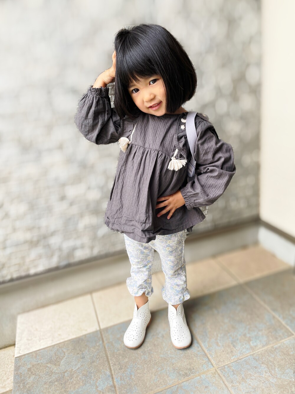 「お出かけコーデ日記、休日スタイル、キッズファッション、女の子コーデ、４歳女の子、プティマイン、プティマイン(petit main)、パンツスタイル、パンツコーデ、チュニック、春コーデ、バースデイ、cottoli」｜「cottoliのアイテム（シャツ/ブラウス、ブラック系）」を使った、あーたん♡りったんさん（キッズ・90cm）の春コーディネートの1枚目の写真