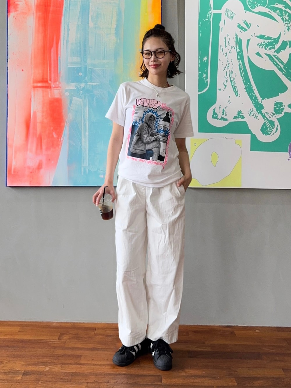 「カジュアル、Tシャツ」｜「adidasのadidas SUPERSTAR XLG / アディダス スーパースター XLG（スニーカー、ブラック系）」を使った、mizota yayoiさん（レディース・162cm）の春コーディネートの1枚目の写真