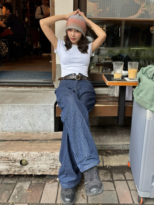 「 hellam(へラム)のヴィンテージライクストライプデニムパンツ(デニムパンツ)」を使った、mizota yayoiさん(レディース・163cm)の秋コーディネート