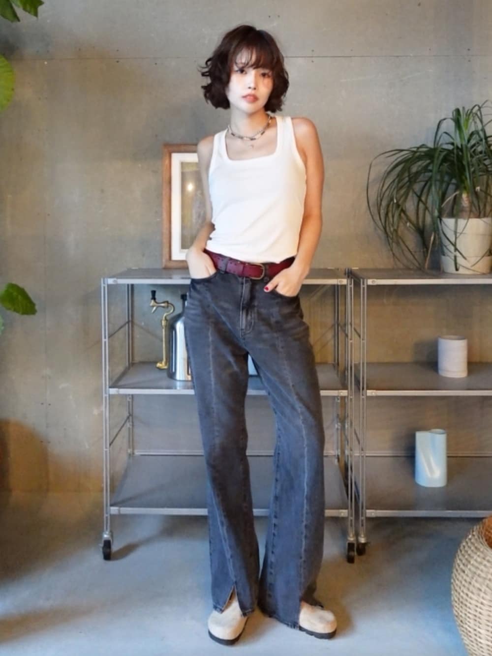 「プチプラ、シンプル、カジュアル、カジュアルコーデ、ootd、デニムパンツ、タンクトップ、デニム」｜「niko and...の【NKJ 2025AW】COMPACT FLARE DENIM（デニムパンツ、グレー系）」を使った、mizota yayoiさん（レディース・162cm）の夏コーディネートの1枚目の写真