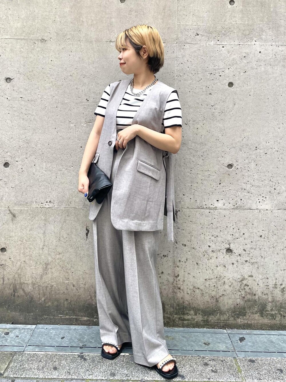 「GDV14190、GDS14190、GDM14500、GIA14180、GIX63060、洗えるバッグ、Tシャツ、機能性アイテム、骨格ストレート、お出かけコーデ、休日スタイル、プチプラ、麻調セットアップ、セットアップ、セットアップコーデ」｜「ROPE' PICNICの新色追加/洗えるメッシュハンドルミドルトートバッグ（トートバッグ、ブラック系）」を使った、ponnuさん（レディース・154cm）の春コーディネートの1枚目の写真