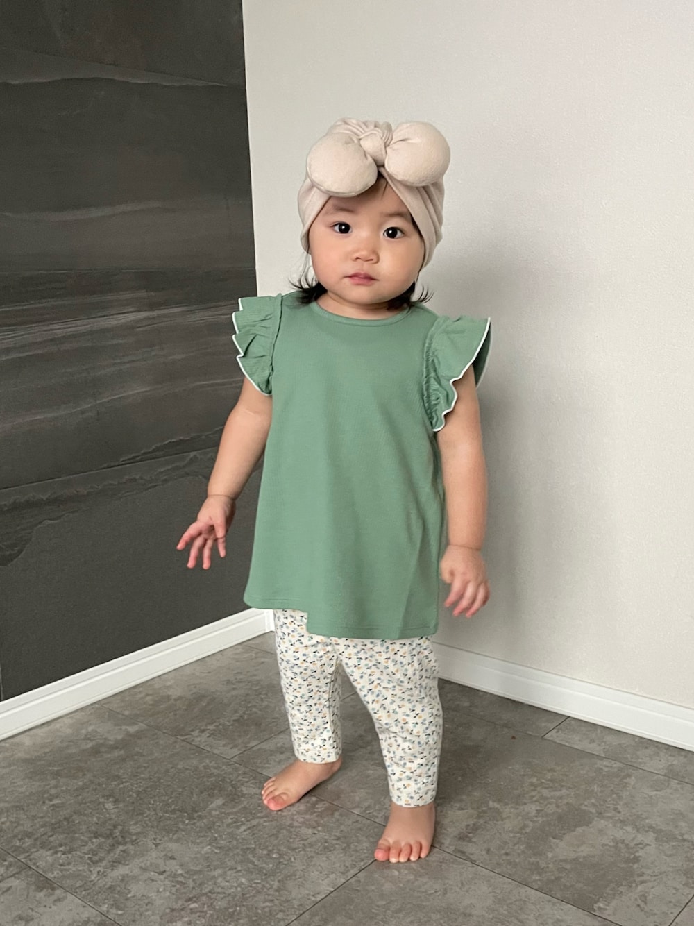 「春めき満開コーデ、春色、UNIQLO、ベビーコーデ、1歳、韓国子供服、Tシャツ、カジュアル、きれいめカジュアル、キッズコーデ、お出かけコーデ、休日スタイル、1歳5ヶ月、レギンス、赤ちゃん」｜「UNIQLOのアイテム（Tシャツ/カットソー、グリーン系）」を使った、mahitenさん（キッズ・127cm）の春コーディネートの1枚目の写真
