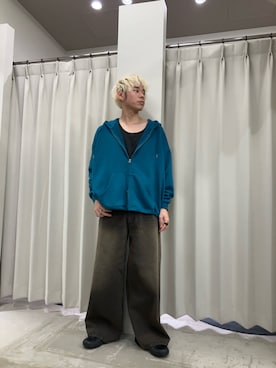 「SENSE OF PLACE by URBAN RESEARCH(センスオブプレイスバイアーバンリサーチ)のドローコードWZIPパーカー(パーカー、ブルー系)」を使った、もりたさん(メンズ・169cm)の秋コーディネート