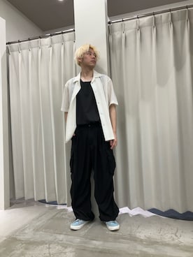 「SENSE OF PLACE by URBAN RESEARCH(センスオブプレイスバイアーバンリサーチ)のワイドカーゴパンツ(その他パンツ、ブラック系)」を使った、もりたさん(メンズ・169cm)の春コーディネート
