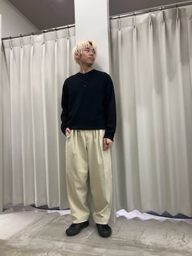 「SENSE OF PLACE by URBAN RESEARCH(センスオブプレイスバイアーバンリサーチ)の『一部WEB限定カラー』『洗濯可/静電気防止/毛玉防止』ストレッチヘンリーネックニット(ニット/セーター、ブラック系)」を使った、もりたさん(メンズ・169cm)の秋コーディネート